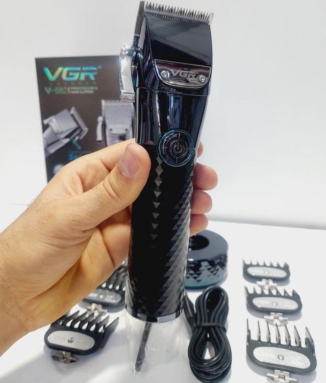 ماشین اصلاح وی جی آر مدل V-682 ضد آب با تیغه استیل