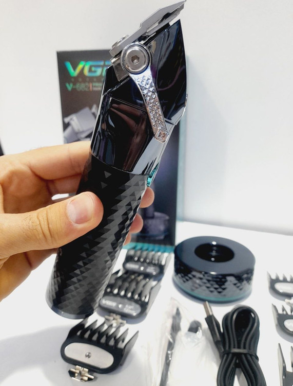 ماشین اصلاح وی جی آر مدل V-682 ضد آب با تیغه استیل